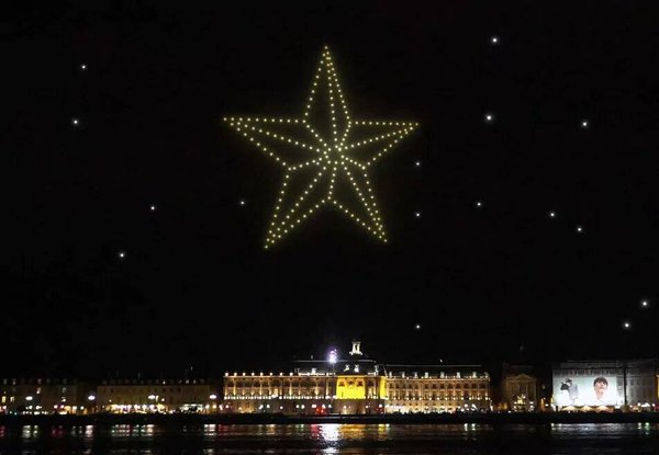Les spectacles de drones pour remplacer les feux d'artifice