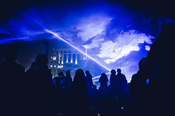 Comment obtenir une autorisation pour réaliser un spectacle laser en extérieur ?