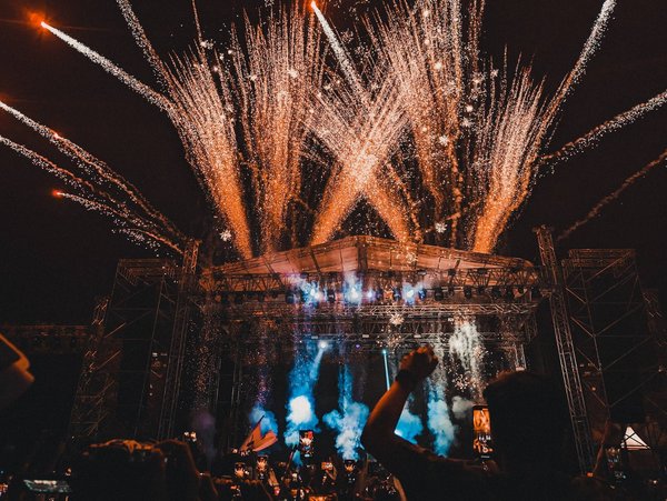 Comment choisir le type de spectacle laser adapté à son évènement ?