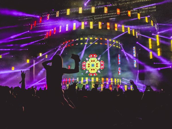 Les principes-clés pour créer un spectacle laser captivant