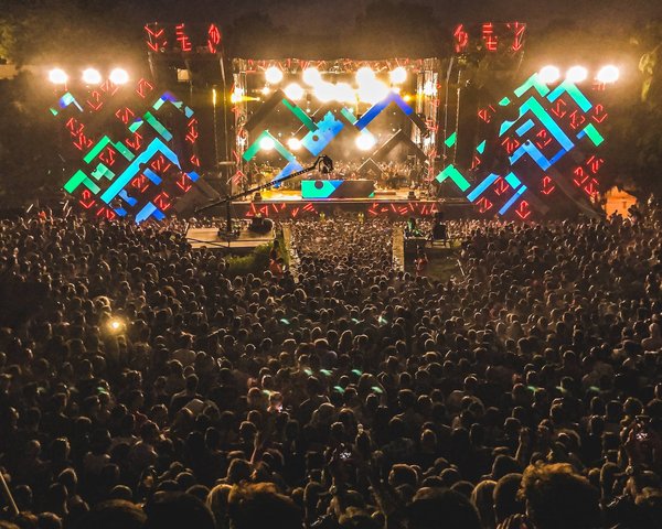 Comment créer des éléments graphiques personnalisés pour votre prochain spectacle de laser ?