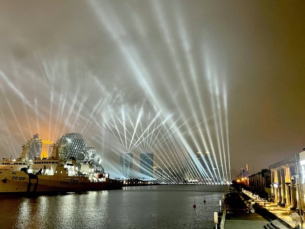 Comment se différencier et se démarquer avec un spectacle laser original et créatif ?