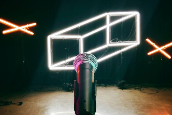 Découvrez les meilleurs influenceurs et experts du spectacle laser