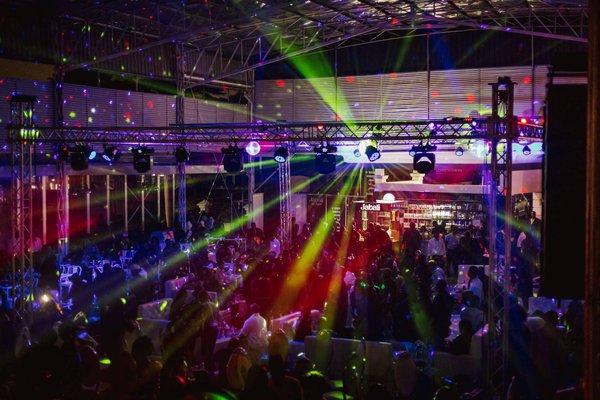 Comment assurer le bon déroulement d'un spectacle laser le jour J ?