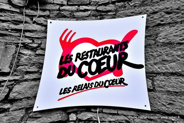 Qui sont les artistes des Restos du Coeur 2023 ?